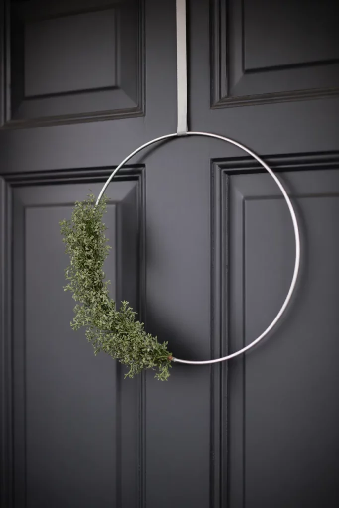 Minimal Hoop Wreath